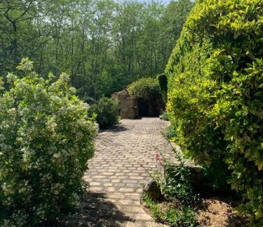 Cause-de-Clerans Casa | Gîtes de Charme "LE BIBENDÔME" et "LES MOTS BLEUS en pleine forêt