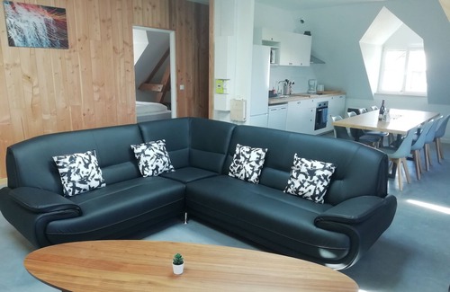 Besse-en-Chandesse Casa | Gîtes Granit NOIR 8 sleeps