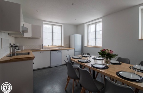 Besse-en-Chandesse Casa | Gîtes Granit Gris sleeps 10