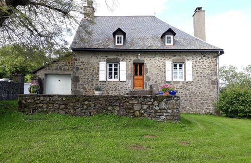 Sainte-Eulalie Casa | Gïte DU Bosquet Cantal au Calme ! Animaux de Compagnie Acceptés !