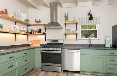 Fredericksburg Casa | G&B Haus | 4/2.5 | Grill, Fire-Pit, Full Kitchen
