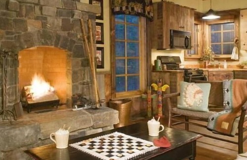 Bigfork Cabina | G-Bar-N Ranch Hudson’s Bay Log Home