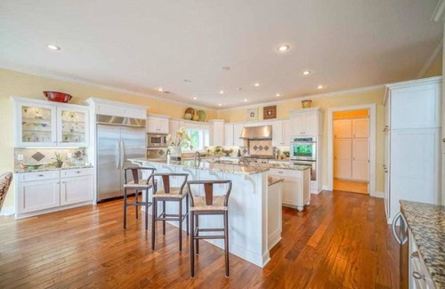 Quitman Casa | G & P Properties boasts a spacious 5-bedroom house in peaceful Greers Ferry