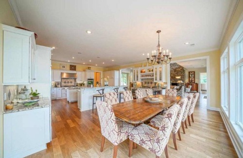 Quitman Casa | G & P Properties boasts a spacious 5-bedroom house in peaceful Greers Ferry
