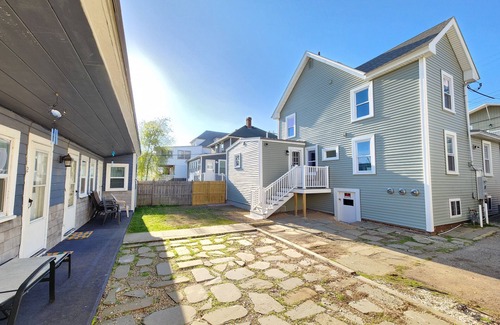 Hampton Apartamento | G St Inn Unit 3 Charming 1-bedroom apartment in welcoming Hampton with AC, WiFi