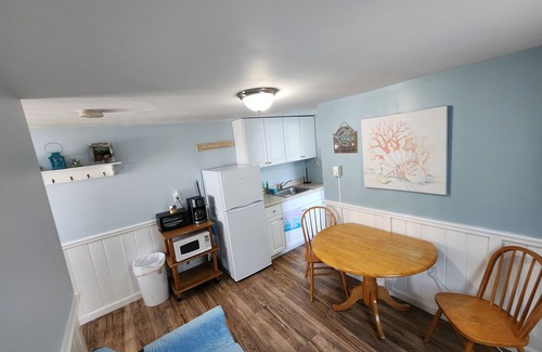 Hampton Apartamento | G St Inn Unit 4 Charming 2-bedroom apartment with AC, WiFi in lovely Hampton