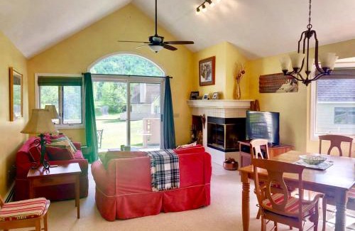 Bretton Woods Villa | G2 Sunny and homey Fairway Village Townhome right on the Omni Mount Washington Hotel golf course