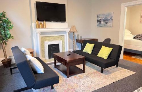 Fan District Apartamento | G5 KING BED central location museums FREE PARKING