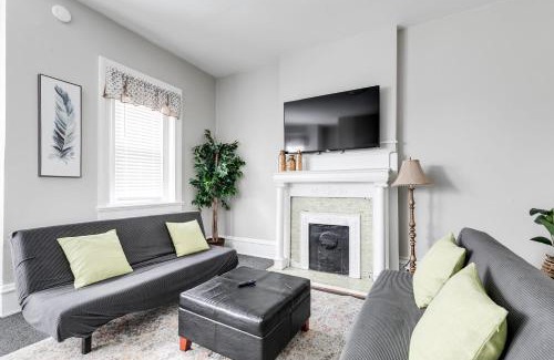 Fan District Apartamento | G5 KING BED central location museums FREE PARKING