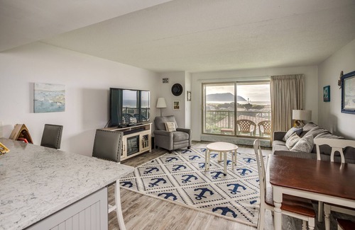 Gearhart Condominio | Condominio recientemente renovado con vista al mar / Sin tarifas de limpieza