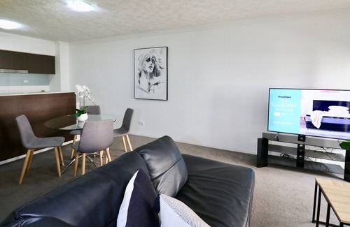 Woolloongabba Apartamento | ★Gabba Central★ Sleeps 4 | 2km to CBD