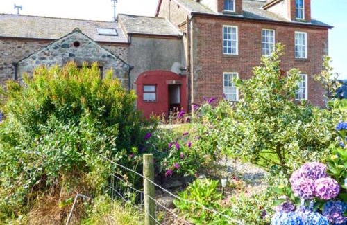 Holmrook Casa | Gable View