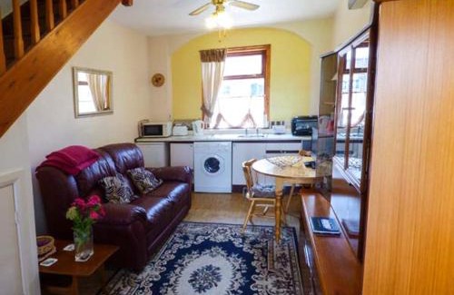 Holmrook Casa | Gable View