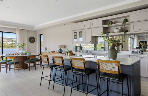 Combeinteignhead Chalet De Esquí | Gable View - Luxury Riverside Sanctuary