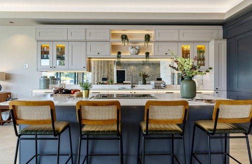 Combeinteignhead Chalet De Esquí | Gable View - Luxury Riverside Sanctuary