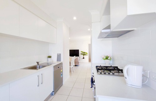 Box Hill Casa | Gables/Box hill/Maraylya Two Level House 14ppl