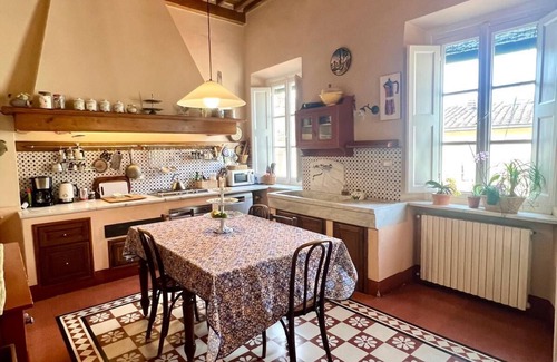 Lucca Historical Center Apartamento | Terraza y solárium exclusivos de Gabriella, impresionantes vistas de la ciudad.