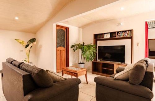 Barrio Pilo Casa | Gaby's Home In Downtown La Fortuna