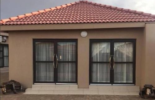 Taung Station Casa | Gaediwe Guesthouse