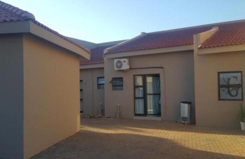 Taung Station Casa | Gaediwe Guesthouse