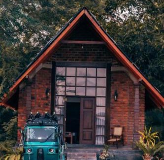 Weeraketiya Hotel | Gagees lake view cabana