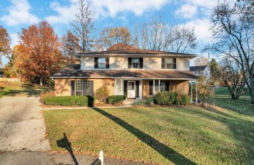 Gahanna Casa | Gahanna Farmhouse - 4 Bed 2 Bath - INTEL