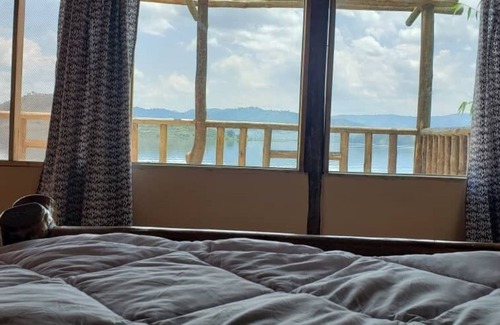 Kisoro Cabina | Gahiza Island Retreat
