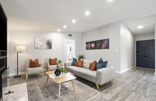 Southwest Anaheim Casa | Galactic Getaway Close to Disney with Pool and Games