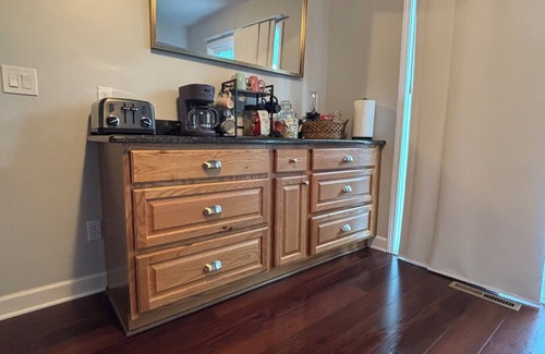 Aurora Casa | Galactic Oasis Theme Home, Marvelous 5-bedroom house with AC in Aurora, TV’s