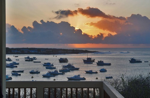 Puerto Baquerizo Moreno Apartamento | Galeodan Penthouse - espectaculares puestas de sol sobre la bahía - Perfecto para la tercera edad
