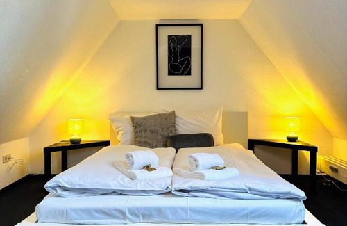 Stadtmitte Apartamento | Galerie-Dachstudio- Ruhig & kompakt-Waschmaschine- WLAN- Parkplatz