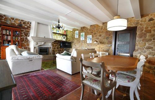 Carracido Villa | GALIHOST - Villa Marianina