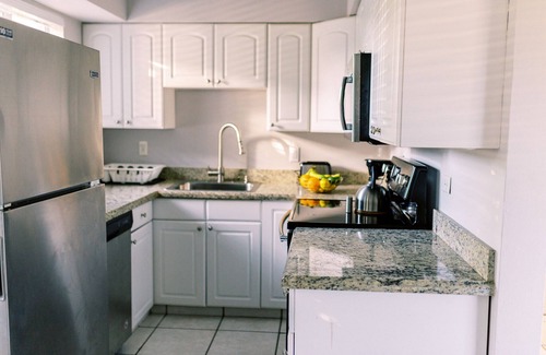 East Fort Lauderdale Hotel | Galleria Apartments by Lowkl