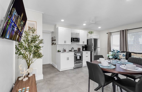 East Fort Lauderdale Hotel | Galleria Apartments by Lowkl