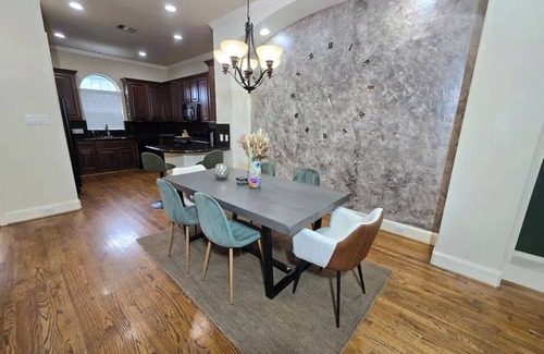 Woodlake - Briar Meadow Casa | *Graduation* Exquisite Poolside Retreat | Galleria