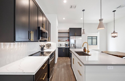 Houston Casa | Galleria - Rustic Mid-Century Modern 3BR House