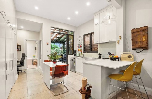 Newtown Casa | Gallery Getaway NewtownAlexandria Creative Hub
