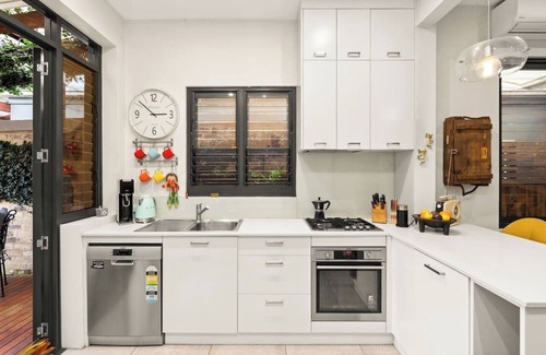Newtown Casa | Gallery Getaway NewtownAlexandria Creative Hub
