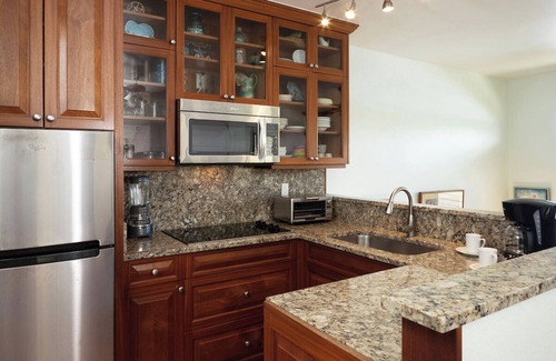 Great Cruz Bay Condominio | Gallows Point 15B, Oceanfront Elegance, 5-Star Amenities
