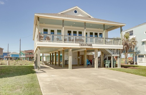 Spanish Grant Casa | Galveston Home w/ Outdoor Shower: Steps to Beach!