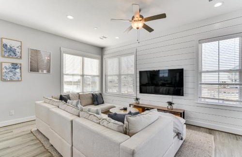 Galveston Casa | Galveston Home with Decks and Views, Walk to Beaches!