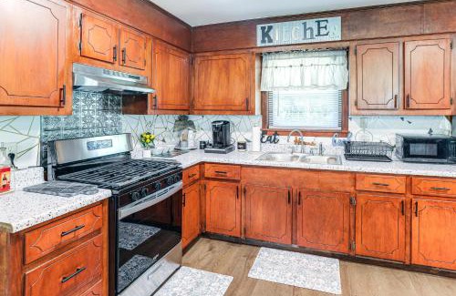Oxford Casa | Game Day Getaway! Home with Yard, 4 Mi to Ole Miss