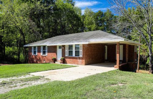 Oxford Casa | Game Day Getaway! Home with Yard, 4 Mi to Ole Miss