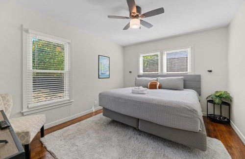 Central Arlington Casa | Game Day Getaway