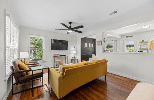 Central Arlington Casa | Game Day Getaway