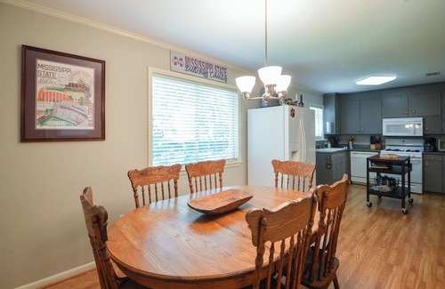 Starkville Casa | Game Day Getaway-Walk to Stadium