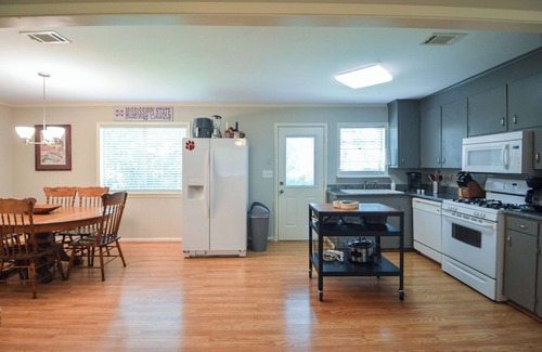 Starkville Casa | Game Day Getaway-Walk to Stadium