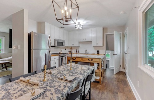 Park Forest Village Casa | Game Day Haven With Bar & Deck