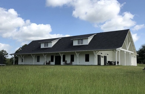 College Station Casa | Día de juego / Alquiler de grupos grandes en una hermosa propiedad de 30 acres. 7. 5 millas de TAMU