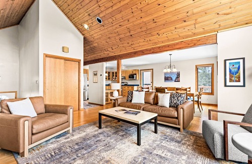 Tofte Cabina | Game Garage Close to Hiking Family-Friendly Views